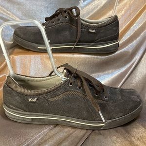 Meds brown suede casual sneakers. Size 8.5. Super comfy. Unisex.  fc1‎